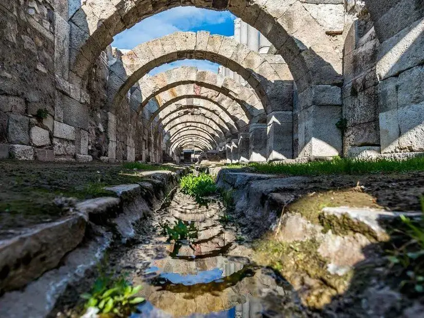 Agora Ören Yeri: Antik Smyrna’nın Kamusal Merkezi