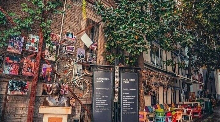 Dario Moreno Sokağı ve Tarihi Asansör: İzmir'in En Nostaljik Rotası