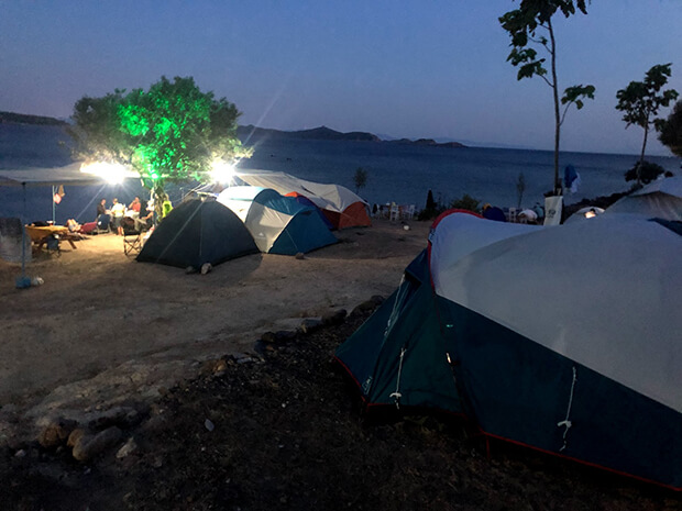 Eos Kamping: İzmir Dikili’de Denize Sıfır Huzurlu Bir Tatil